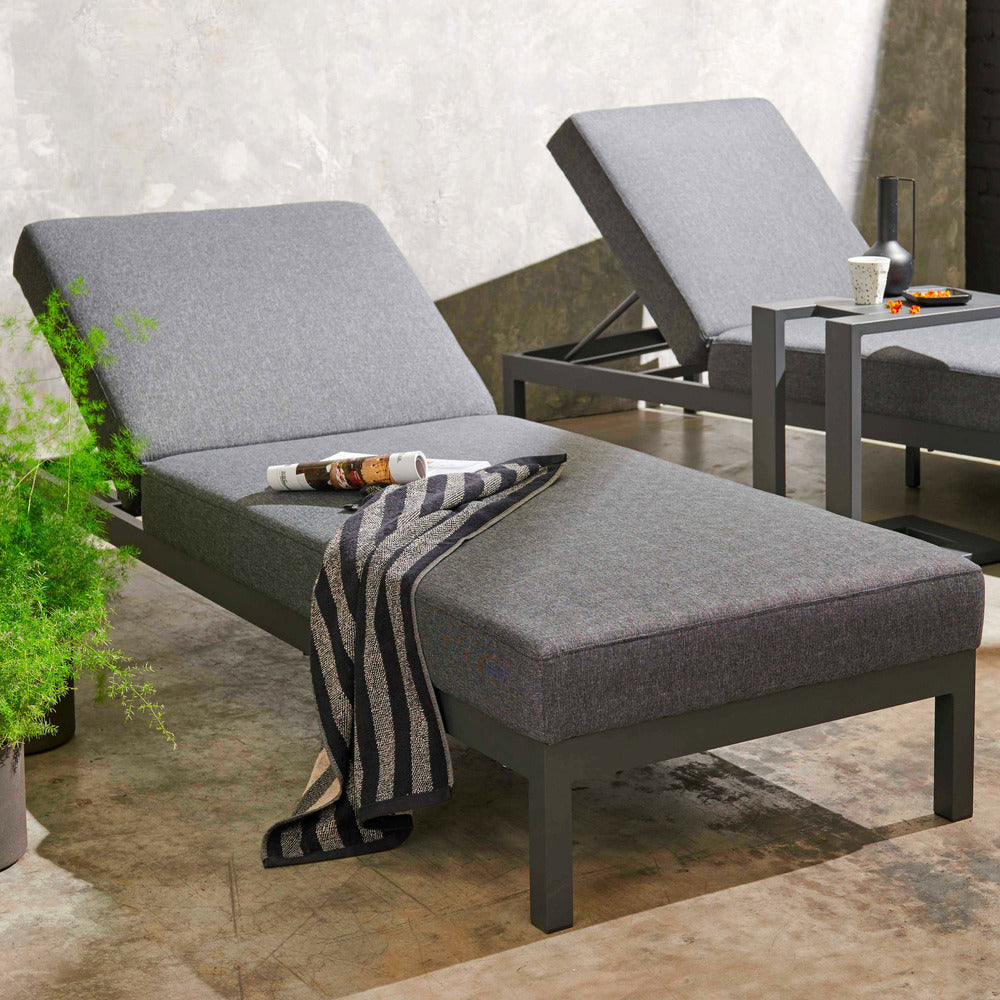 Bain De Soleil En Aluminium Gris